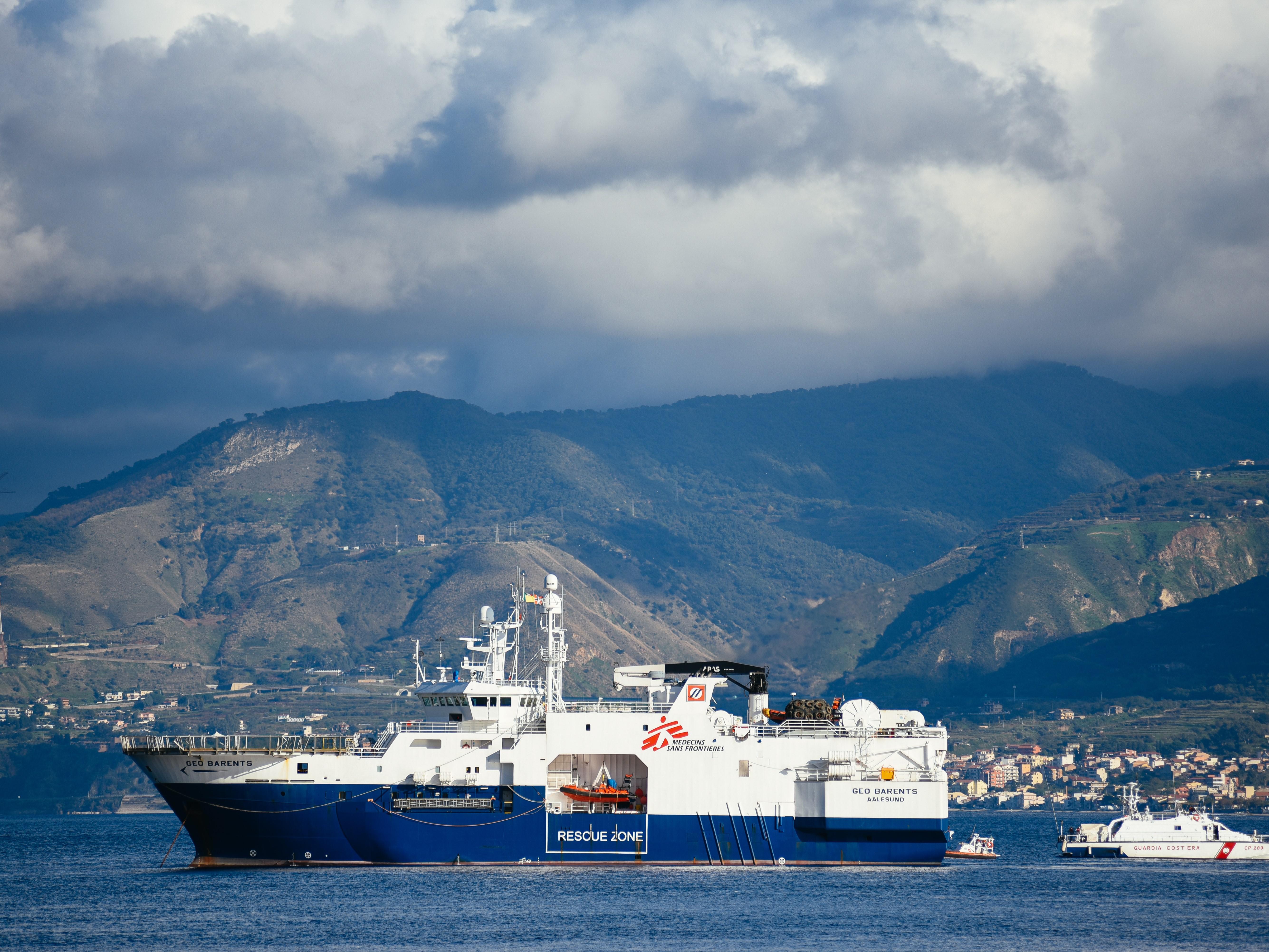 Migranti, soccorsi completati per Geo Barents: in salvo 440 persone
