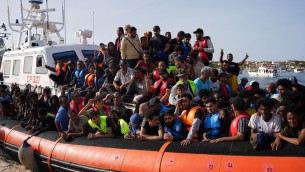 Migranti, stretta su espulsioni e respingimenti: le misure del nuovo decreto