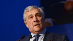 Migranti, Tajani: "Serve nuova legge su flussi"