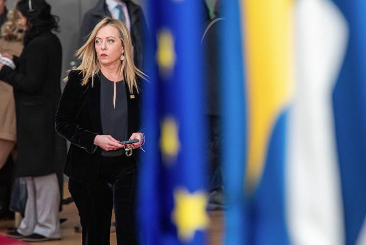 Migranti, Ue: "Contatti con Roma per capire cosa implica stato d'emergenza"