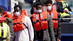 Migranti, Vaticano a Meloni: "Obbligo morale aiutare chi è in difficoltà in mare"