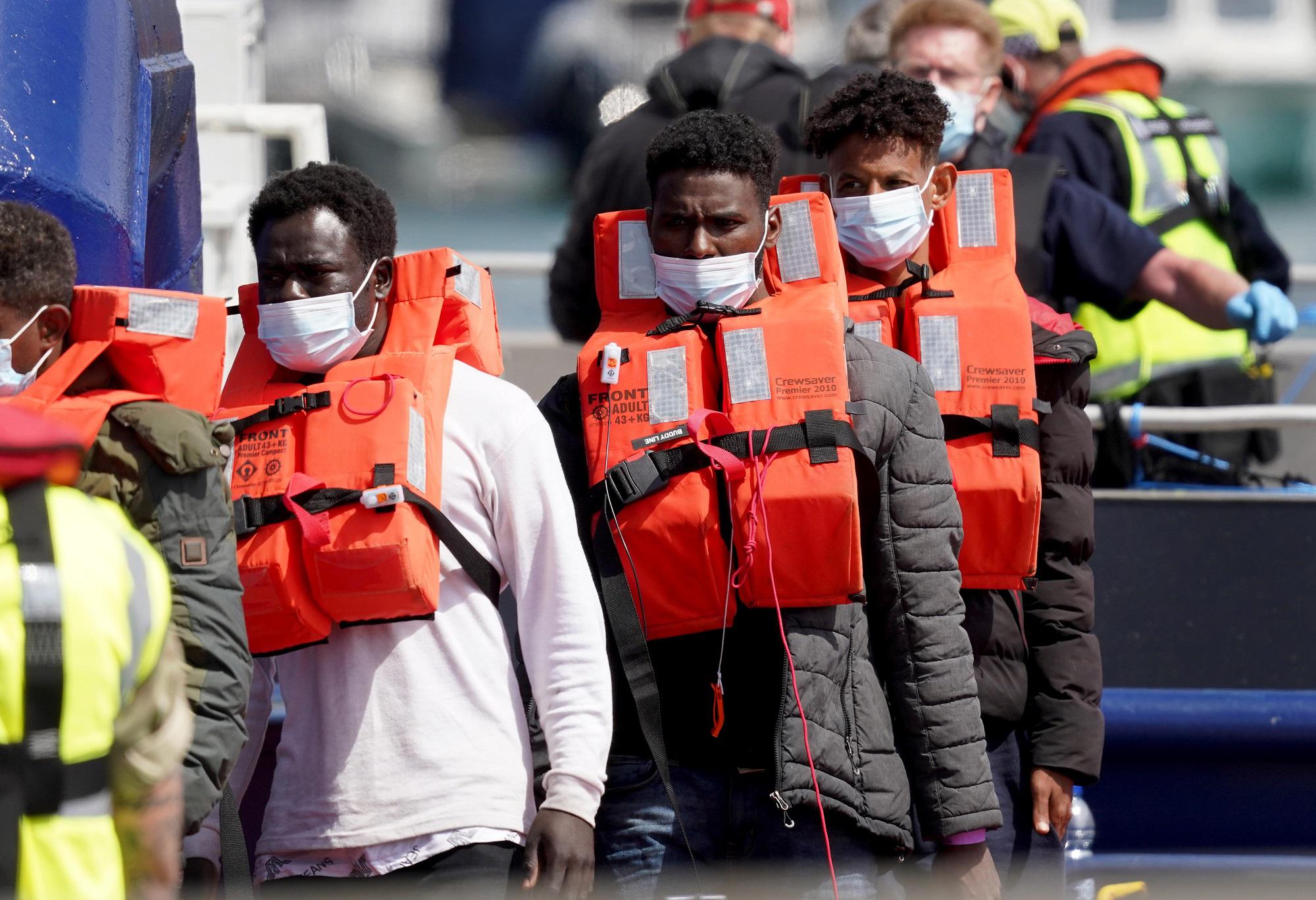 Migranti, Vaticano a Meloni: "Obbligo morale aiutare chi è in difficoltà in mare"