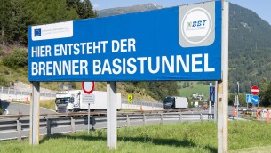 Migranti, Vienna rafforza controlli al Brennero