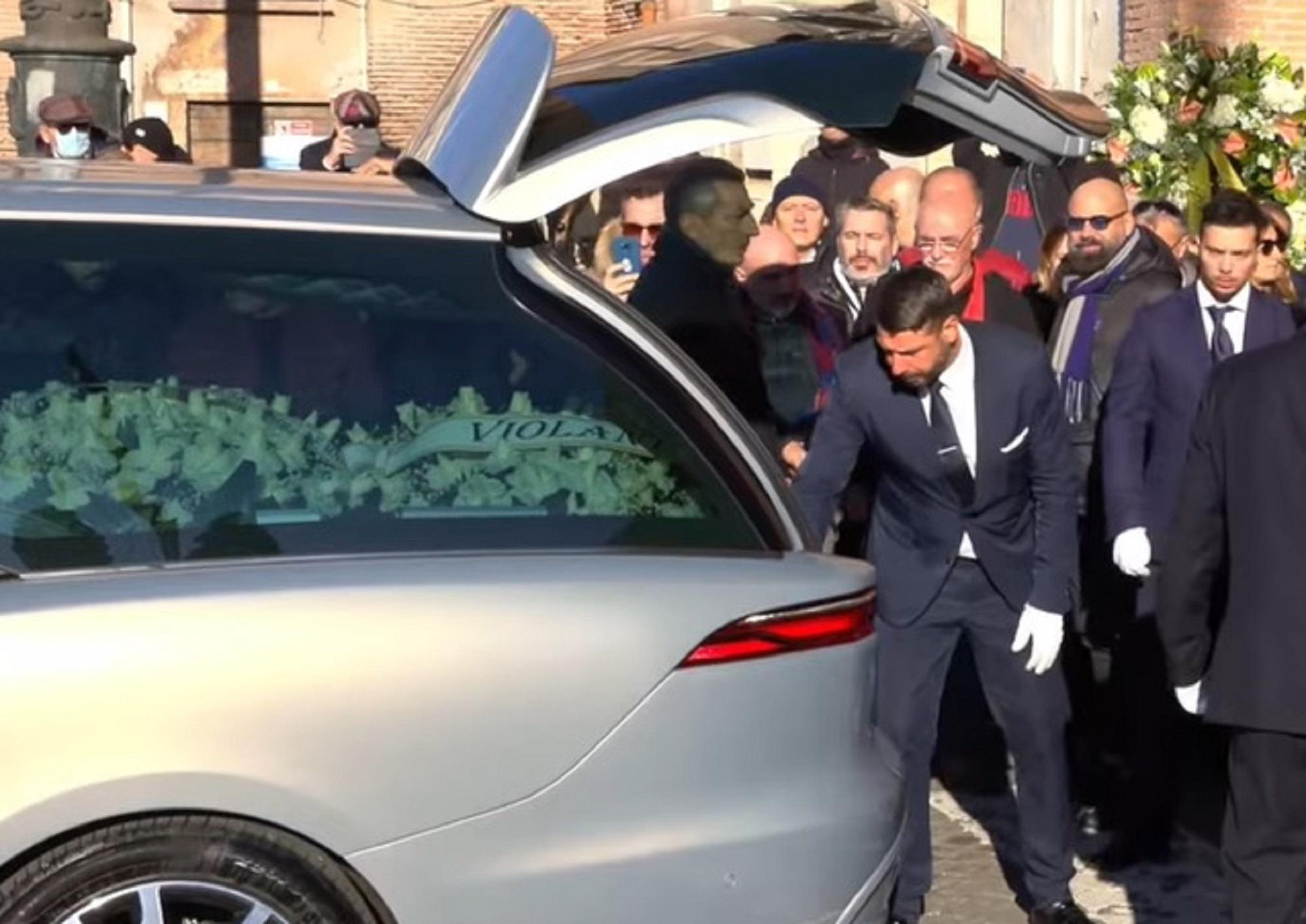 Mihajlovic, in migliaia a Roma per il funerale