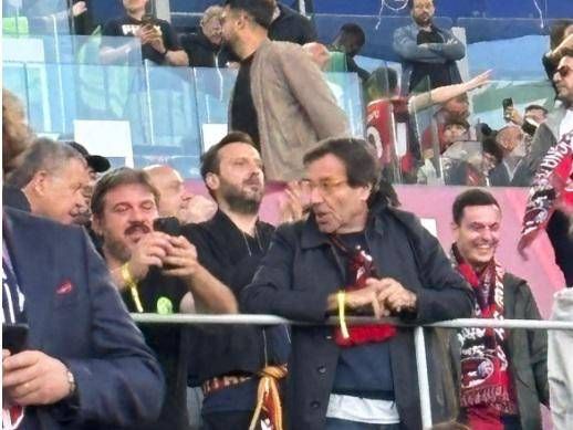 Milan-Bologna, Cesare Cremonini e Gianfranco Fini all'Olimpico: tifosi rossoblu doc per la finale