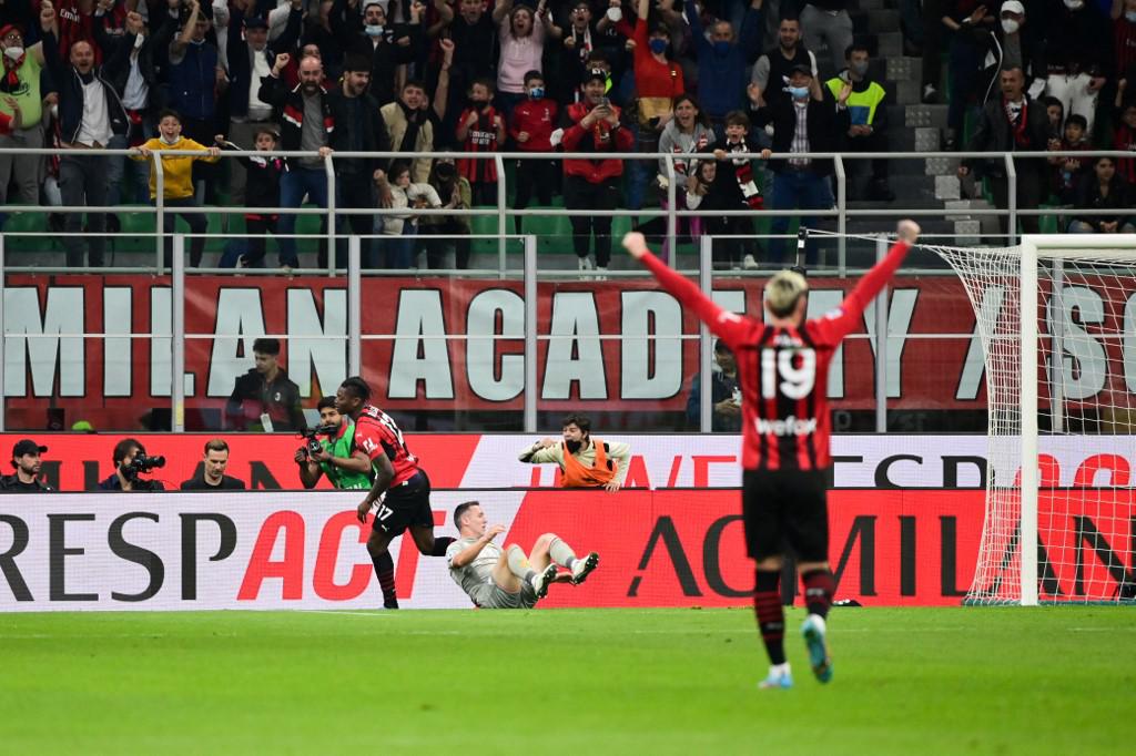 Milan-Genoa 2-0, rossoneri restano soli in vetta