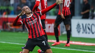 Milan-Lecce 3-0, rossoneri primi in classifica