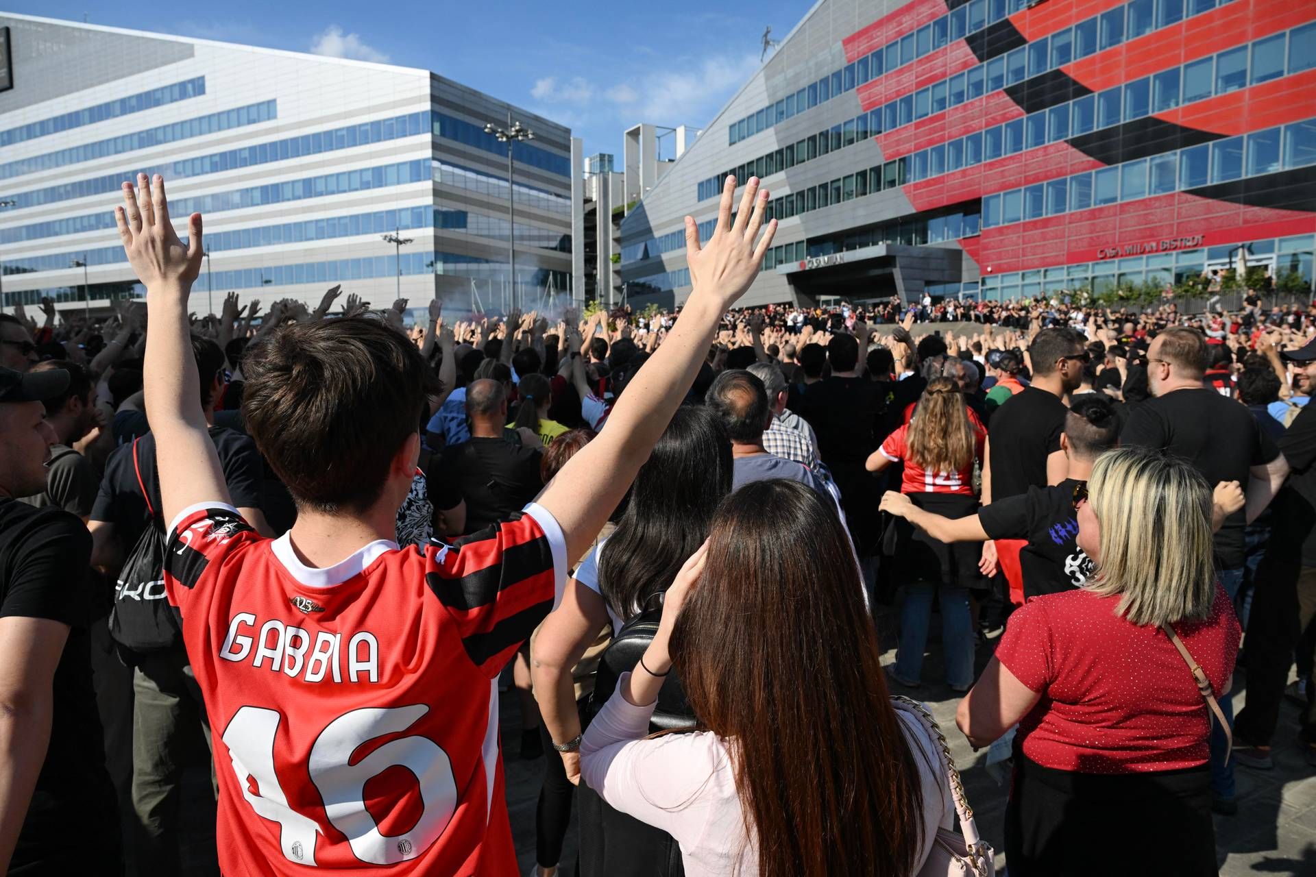 Milan-Monza, al 15' curva rossonera abbandona lo stadio