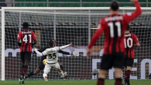 Milan-Spezia 1-2, Inter resta prima