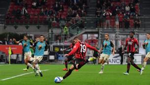 Milan-Venezia 2-0, rossoneri in vetta con l'Inter