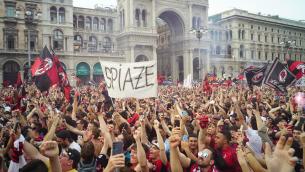 Milan vince lo scudetto 2022, esplode la festa rossonera