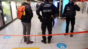 Milano, 17enne sotto la metro a Cadorna: ricoverato in codice rosso