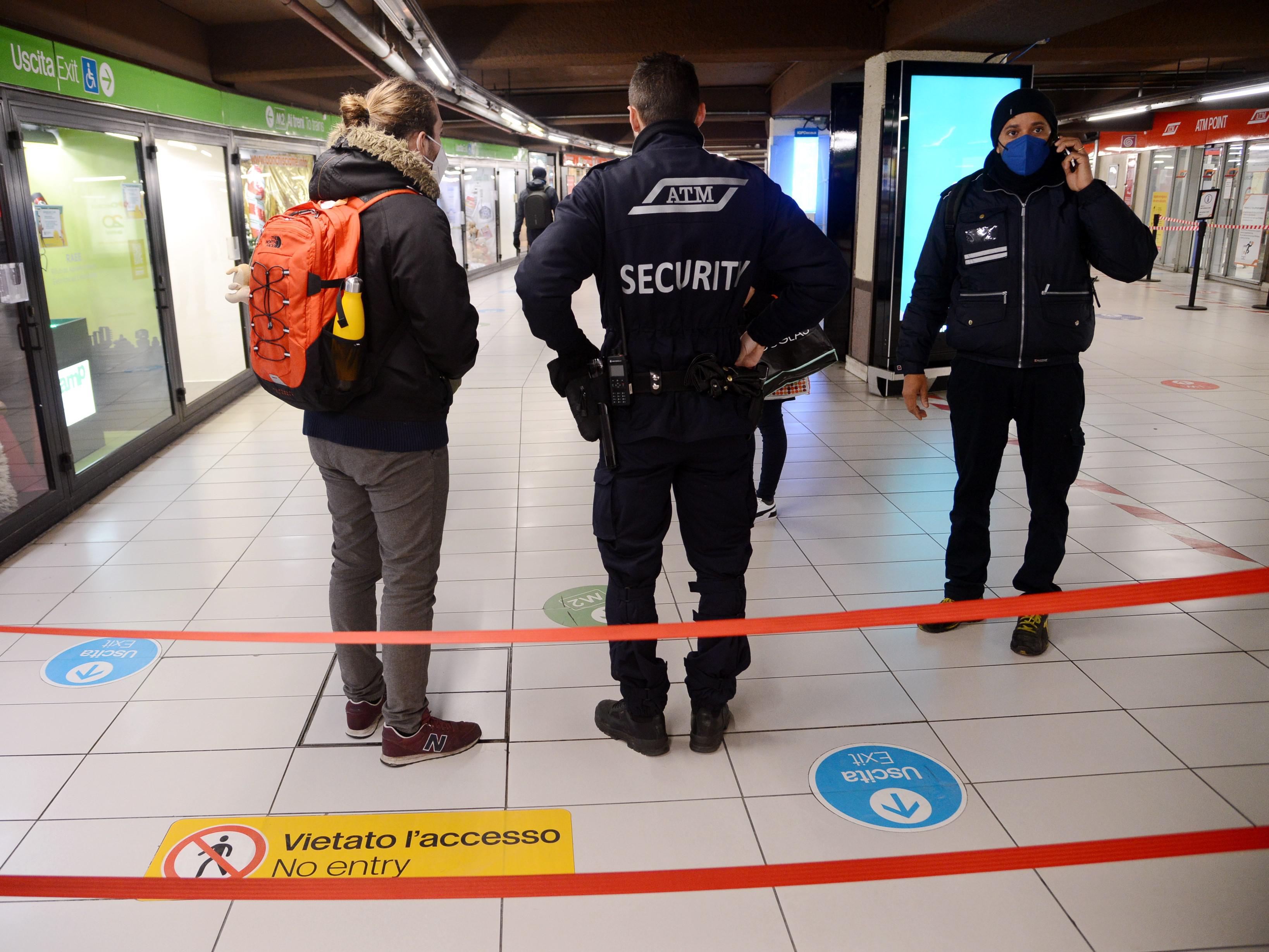 Milano, 17enne sotto la metro a Cadorna: ricoverato in codice rosso
