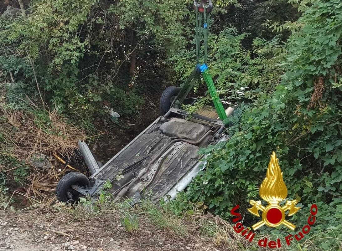 Milano, 91enne trovata morta nell'auto in un canale di irrigazione