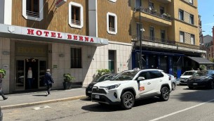 Milano, aggressore in fuga raccontava in tv: "Buon feeling con i colleghi"