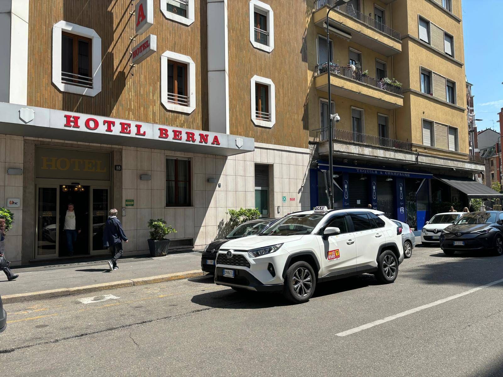 Milano, aggressore in fuga raccontava in tv: "Buon feeling con i colleghi"