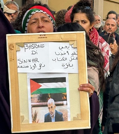 Milano, al corteo pro Palestina le foto di Sinwar