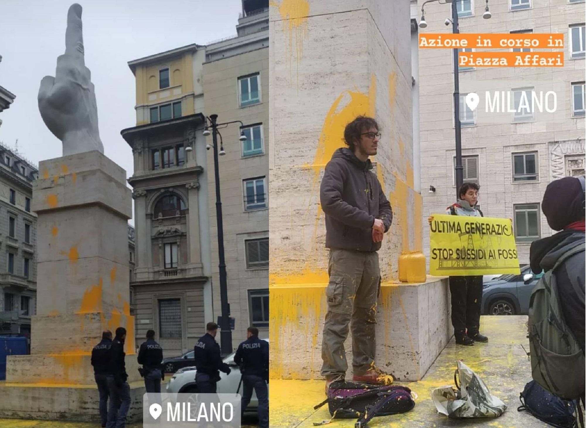 Milano, attivisti Ultima generazione imbrattano scultura di Cattelan