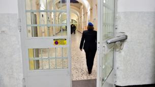 Milano, bimba morta di stenti: la madre interrogata in carcere