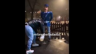 Milano, bruciano manichino poliziotto: denunciati padre e figlio