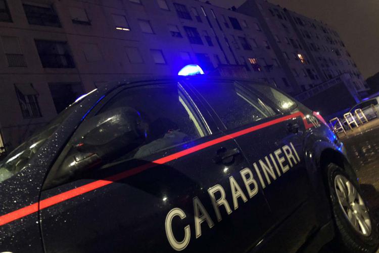 Milano, giovane nordafricano accoltellato a morte: indagano i carabinieri