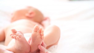 Milano, partorisce in capannone e lascia neonata in ospedale