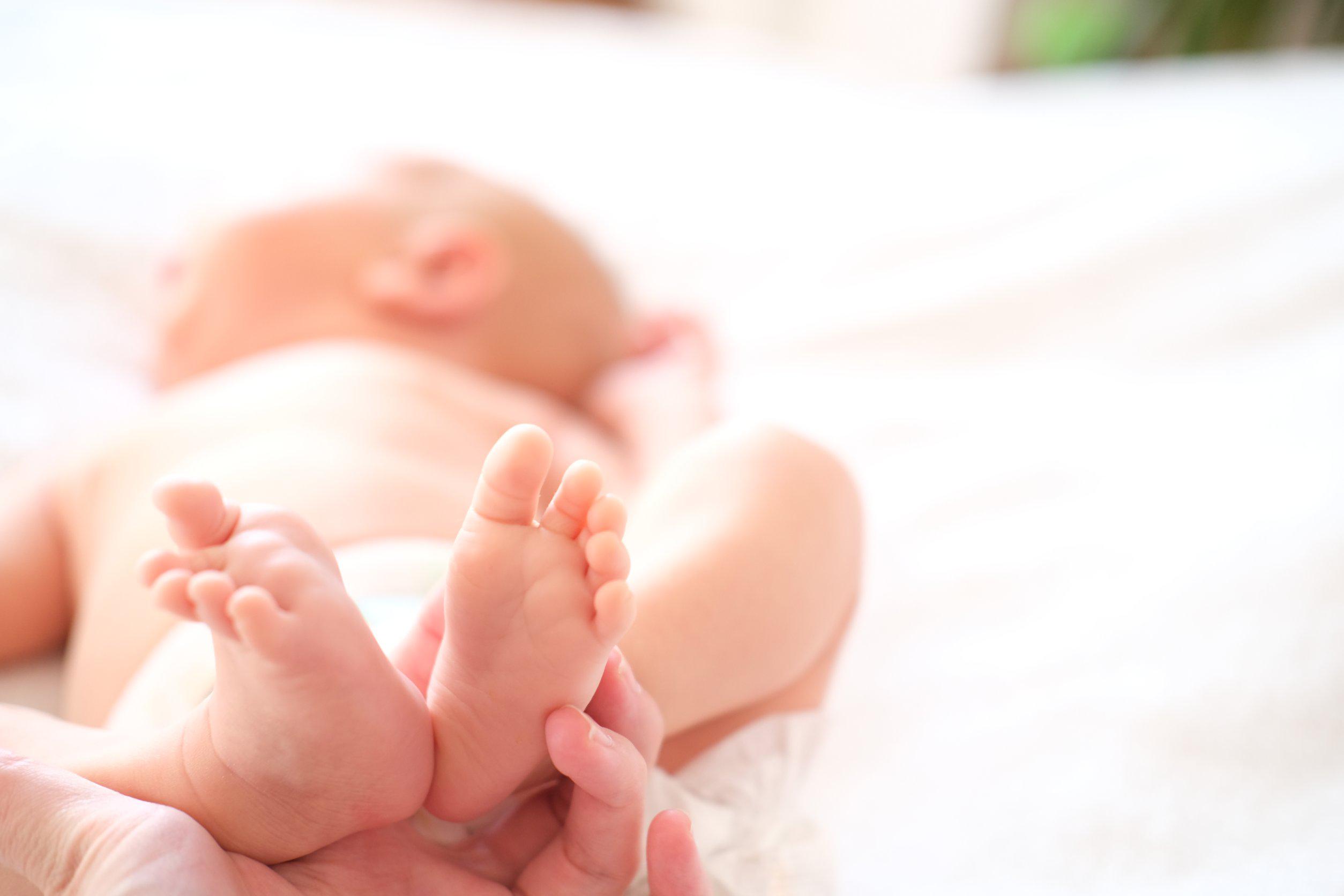 Milano, partorisce in capannone e lascia neonata in ospedale