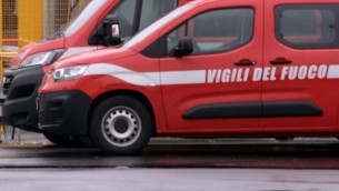 Milano, salari non pagati: 4 operai arrampicati su una gru per protesta