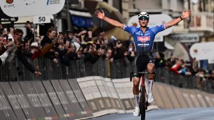Milano-Sanremo 2023, Van der Poel vince e Ganna secondo