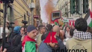 Milano, scontri e cariche al corteo Pro Palestina - Video