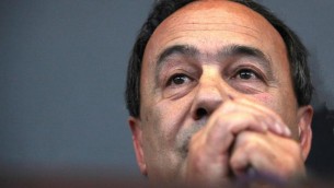 Mimmo Lucano, in Appello cadono le accuse: condannato solo per abuso d'ufficio