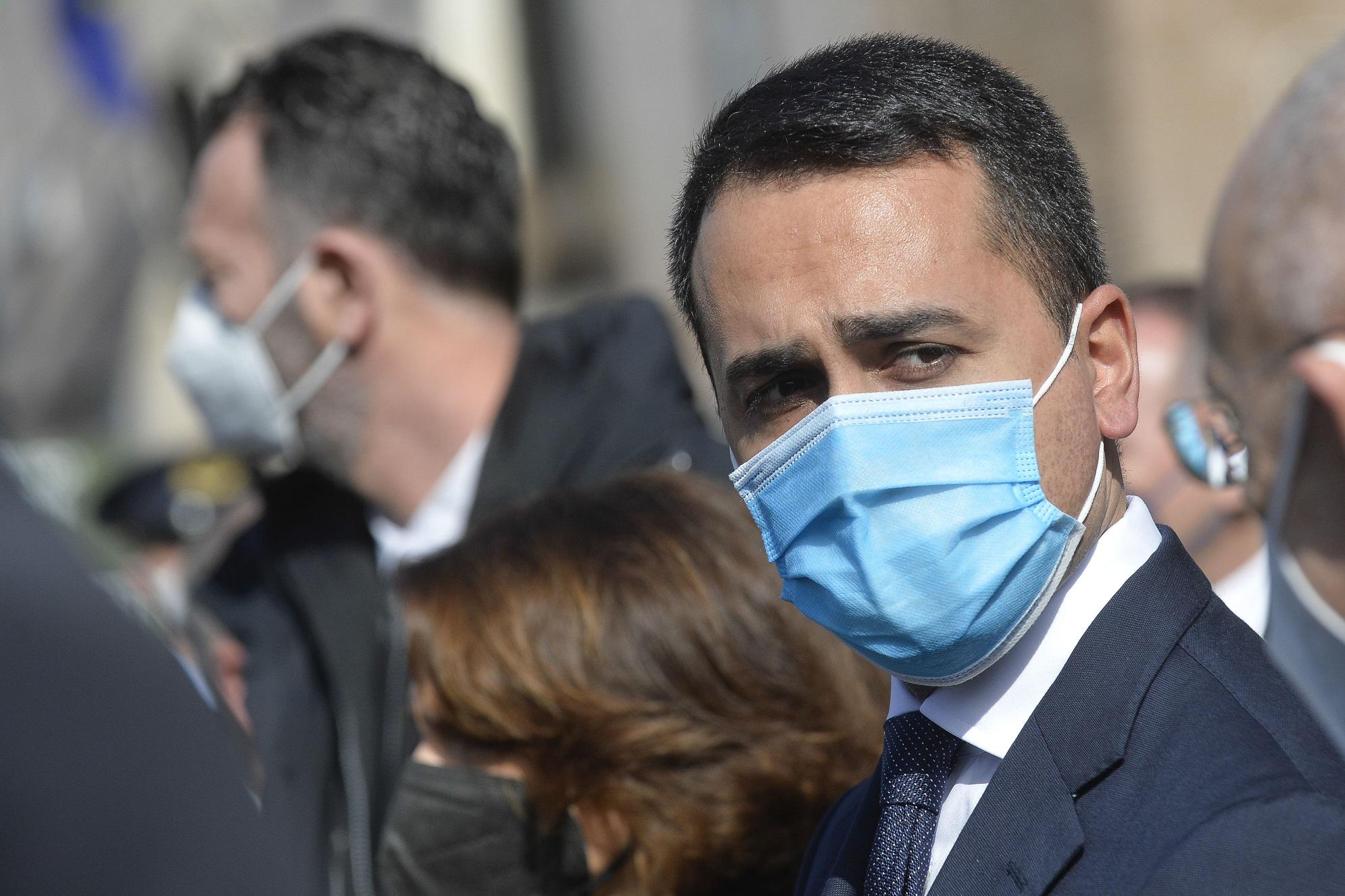 Minacce no vax a Di Maio, Salvini e Meloni: "Traditori"