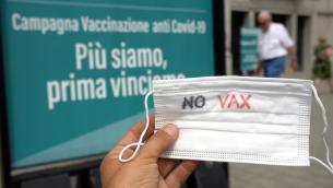 Minacce no vax, da Bassetti a Galli: "Sono come terroristi"