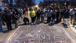 Minneapolis, polizia uccide afroamericano: proteste in piazza