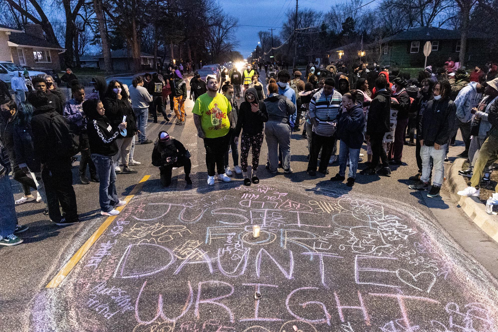 Minneapolis, polizia uccide afroamericano: proteste in piazza