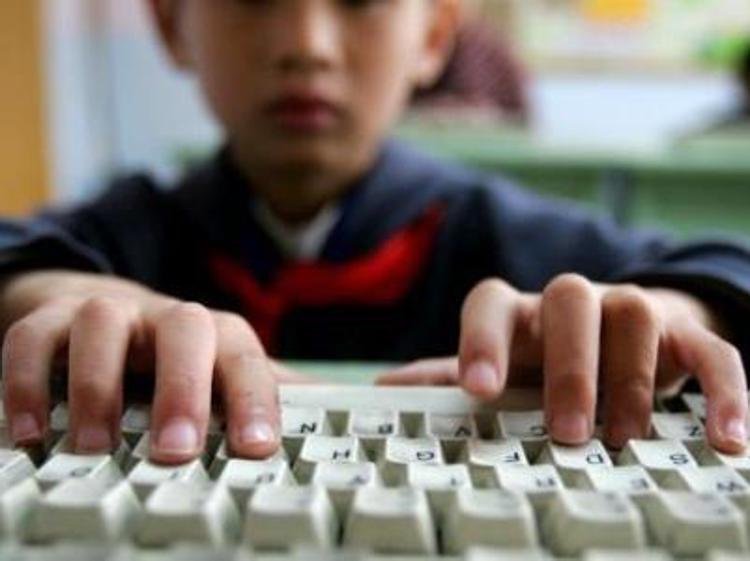 Minori, in aumento adescamento online, cyberbullismo e sextorsion