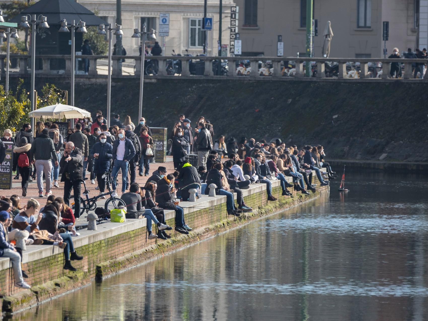 Miozzo: "Assembramenti? Rischio ritorno a post estate ma con aggravante varianti"