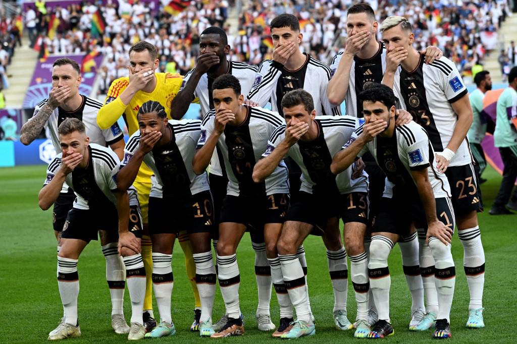 Mondiali 2022, Germania protesta contro Fifa: la tv oscura l'immagine