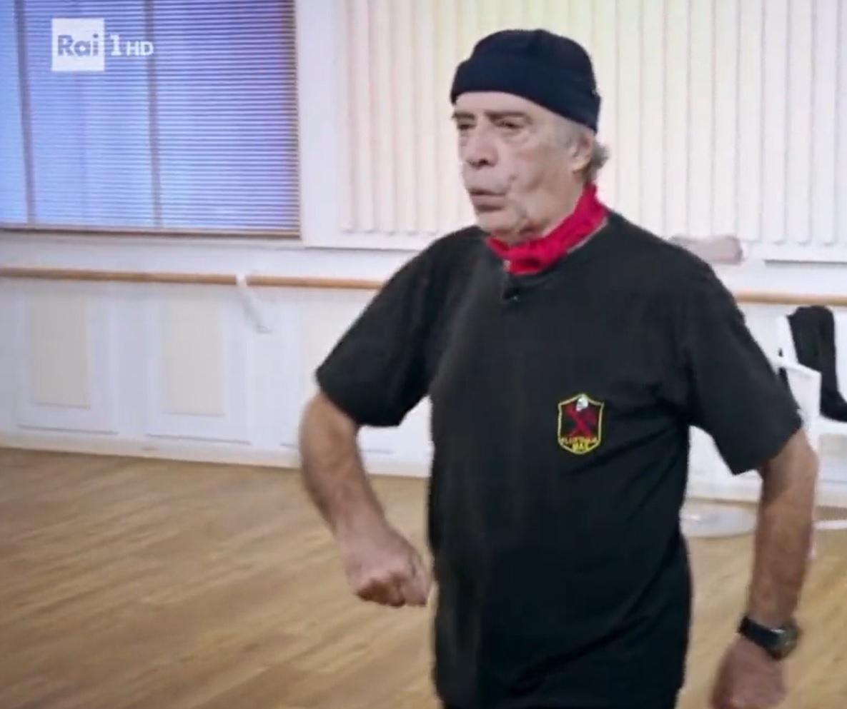 Montesano e bufera per maglia X Mas: "Fesserie"