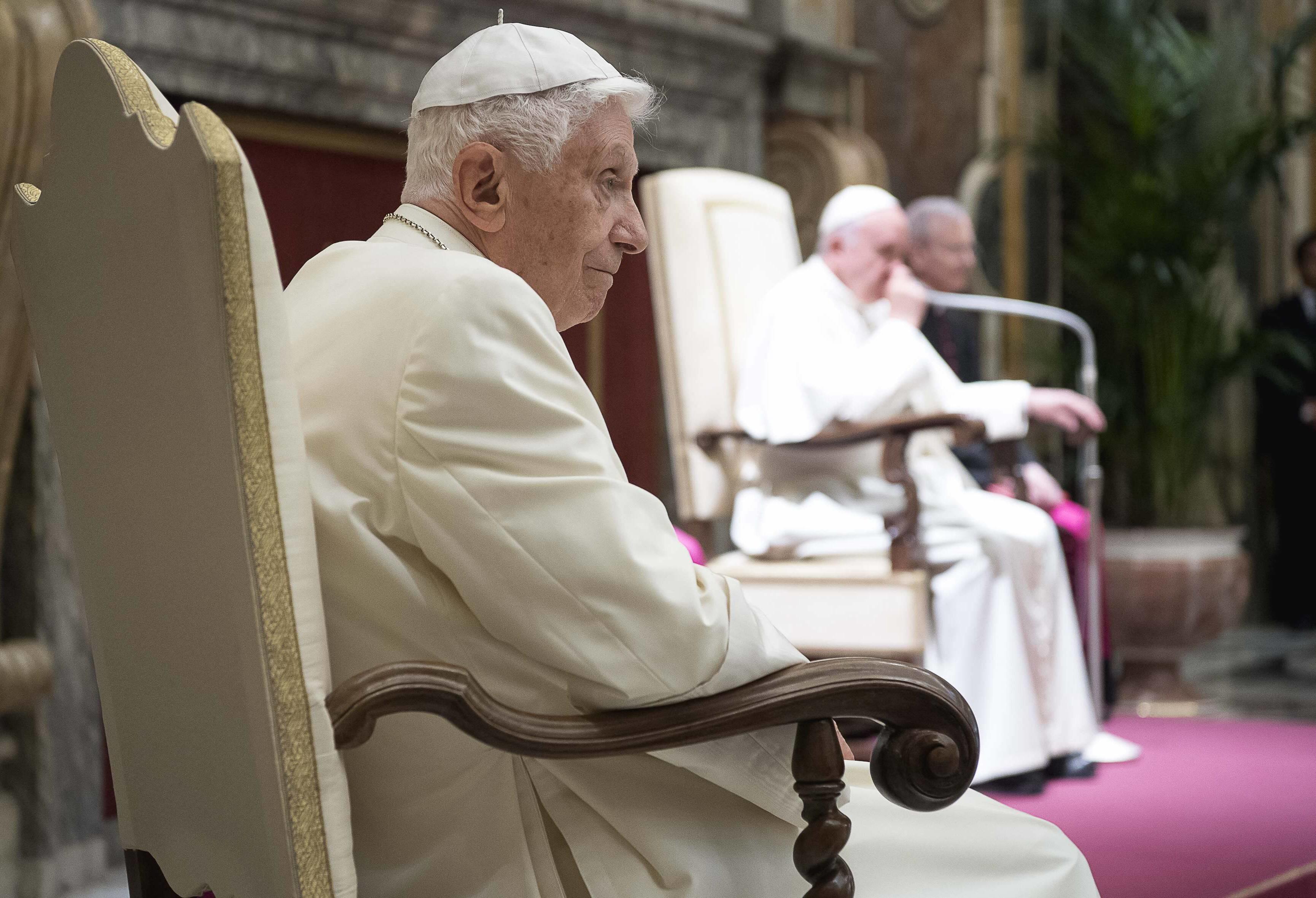 Morte Ratzinger, quando Francesco ricordò: "Mi diede scatola con casi corruzione e disse 'ora tocca a te'"