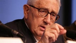 Morto Henry Kissinger, ex segretario di Stato Usa: aveva 100 anni