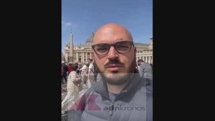 Morto Papa Francesco, lo stupore e il dolore in piazza San Pietro - Video