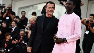 Mostra Cinema Venezia, attore di Garrone miglior esordiente: Seydou Sarr piange sul palco