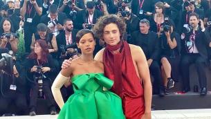 Mostra Venezia, con look 'gender fluid' e red carpet tricolore il divo Chalamet esalta il Lido