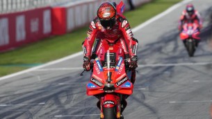 MotoGp, oggi si corre a Barcellona: orario, dove vederla e le combinazioni per il titolo
