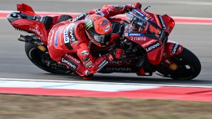 MotoGp Qatar, Di Giannantonio vince e Bagnaia secondo: ipoteca su Mondiale
