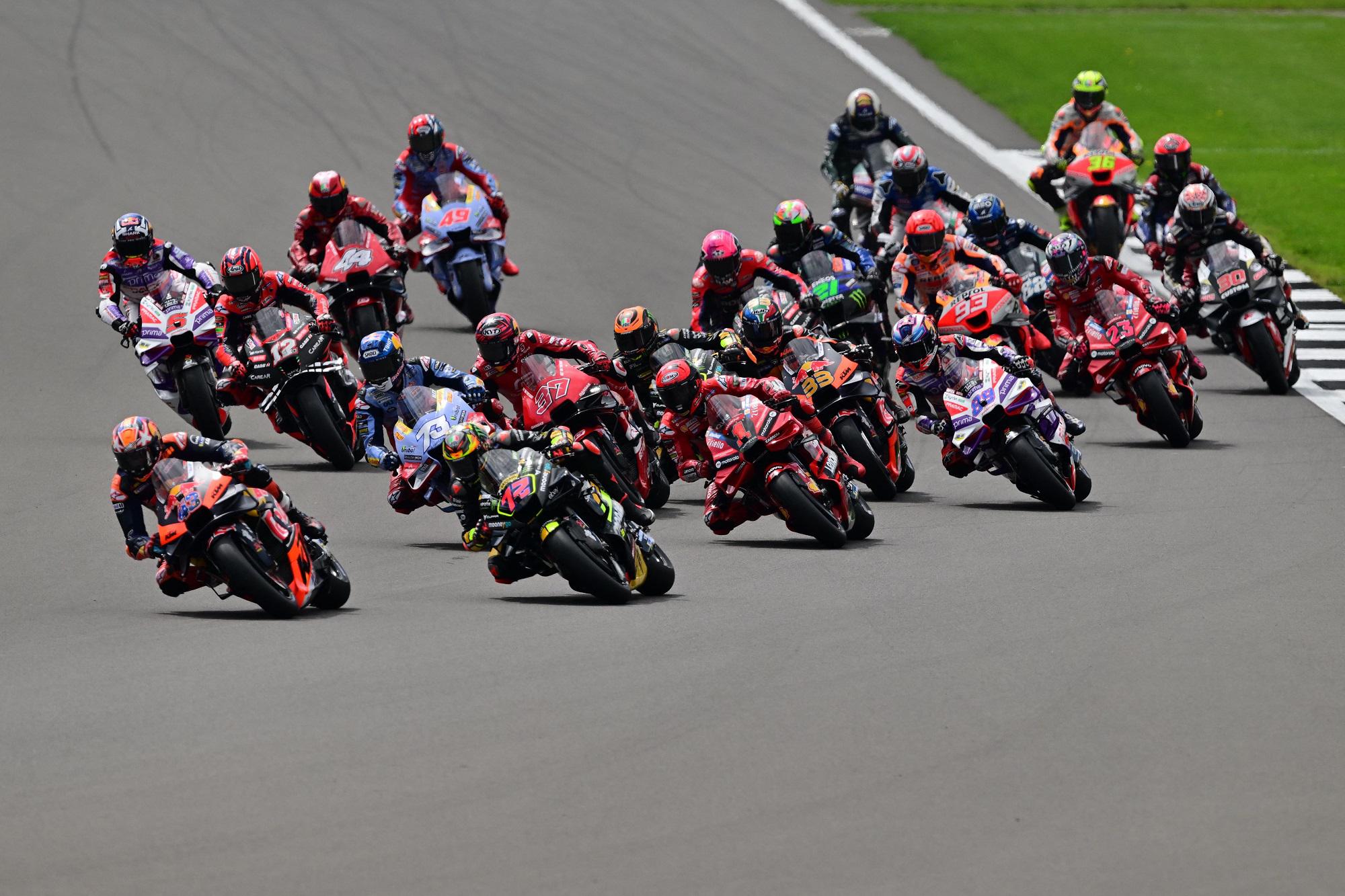 MotoGp Silverstone 2023, Espargaro con l'Aprilia vince davanti a Bagnaia