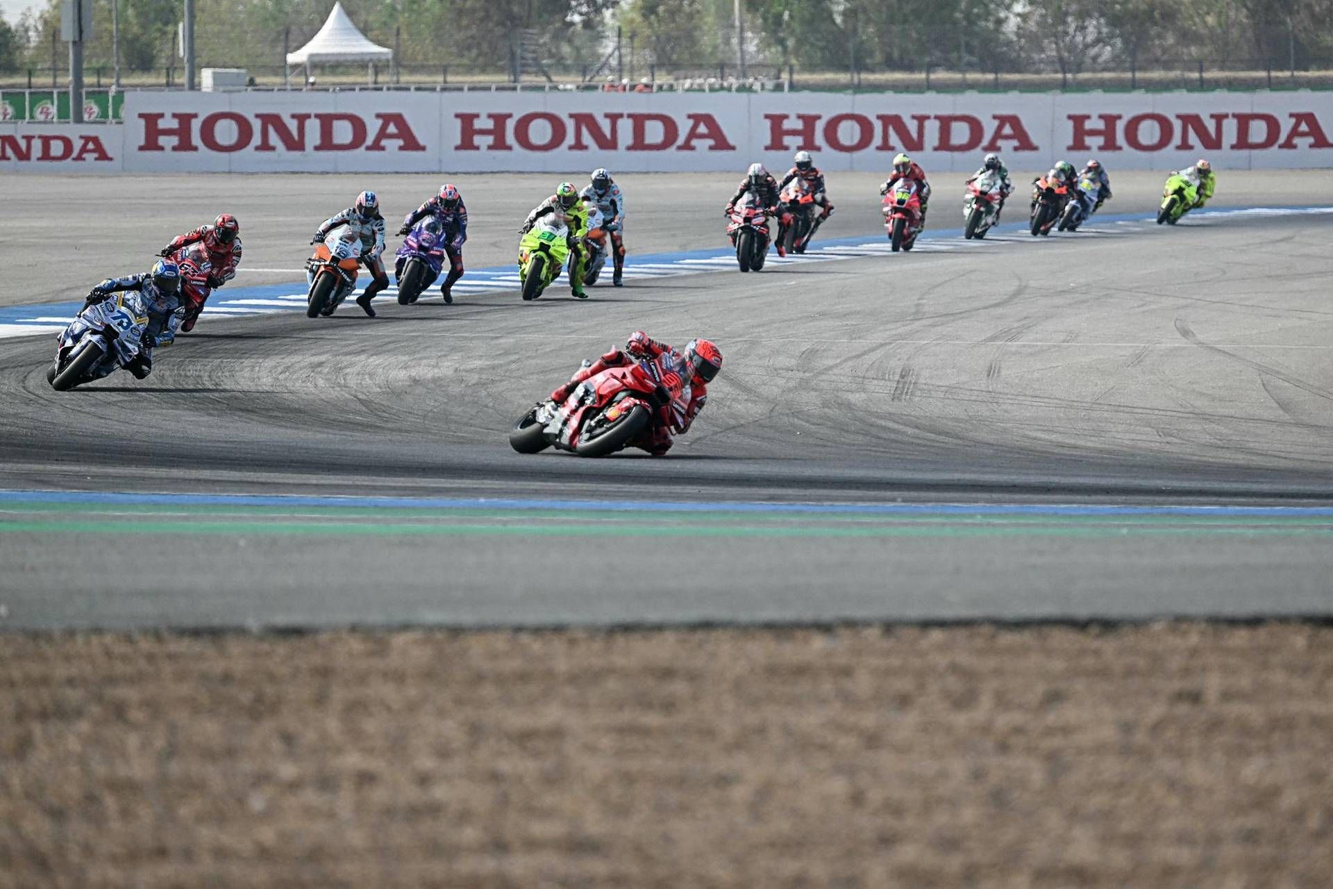 MotoGp Thailandia, doppietta dei fratelli Marquez: vince Marc, poi Alex