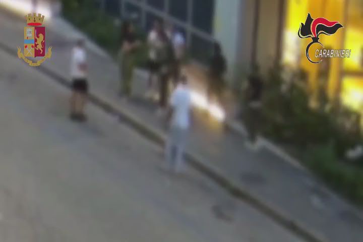 Movida violenta a Milano, arrestati due noti trapper - Video