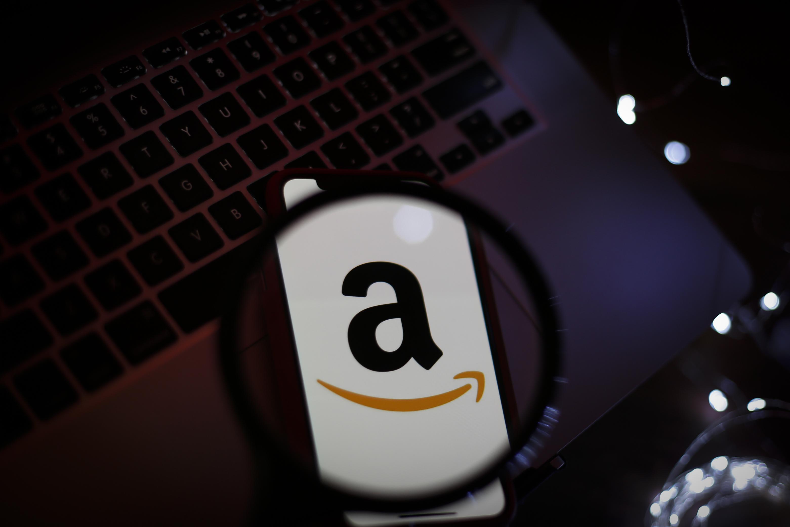 Multa da 200 milioni per Amazon e Apple: ecco perché